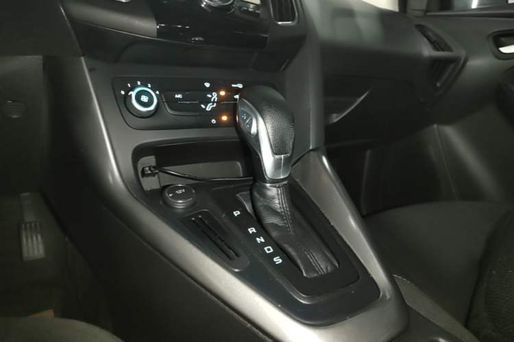 Used Ford Focus 2017 Hatchback 1.6L Automatic Comfort Plus SmartDrive Edition Gear Lever