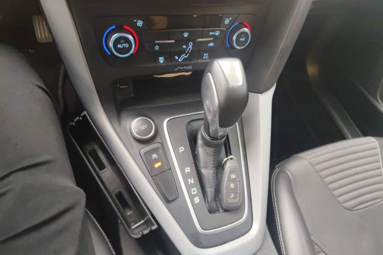 Used Ford Focus 2017 Hatchback EcoBoost 180 Automatic Sport Model Gear Lever