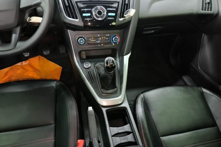 Used Ford Focus 2017 Hatchback 1.6L Manual Comfort Plus SmartDrive Edition Gear Lever