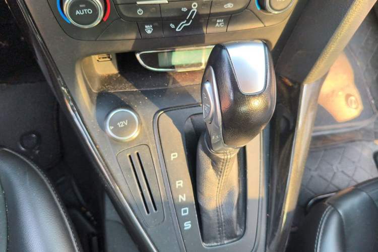 Used Ford Focus 2017 Sedan 1.6L Automatic Fashion Edition Smart Drive Version Gear Lever