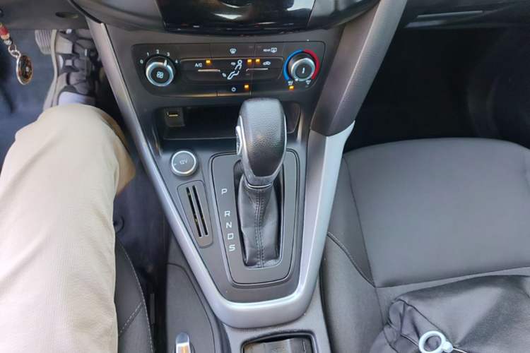 Used Ford Focus 2017 Hatchback 1.6L Automatic Comfort Plus SmartDrive Edition Gear Lever