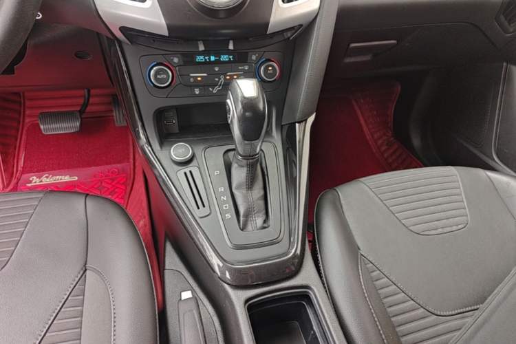 Used Ford Focus 2017 Sedan 1.6L Automatic Fashion Edition Smart Drive Version Gear Lever