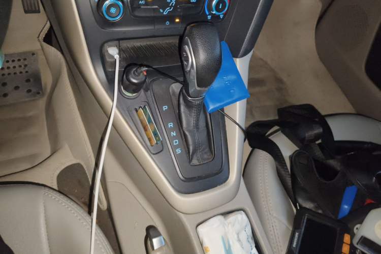 Used Ford Focus 2017 Sedan 1.6L Automatic Comfort Plus SmartDrive Edition Gear Lever