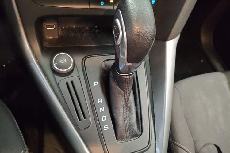 Used Ford Focus 2017 Hatchback 1.6L Automatic Comfort Plus SmartDrive Edition Gear Lever