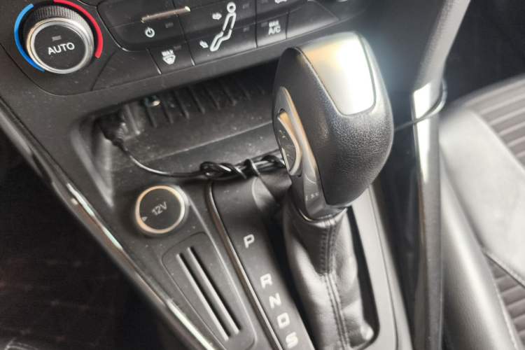 Used Ford Focus 2017 Sedan 1.6L Automatic Fashion Edition Smart Drive Version Gear Lever