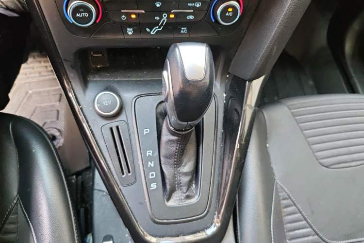Used Ford Focus 2017 Hatchback 1.6L Automatic Fashion Edition Smart Drive Version Gear Lever