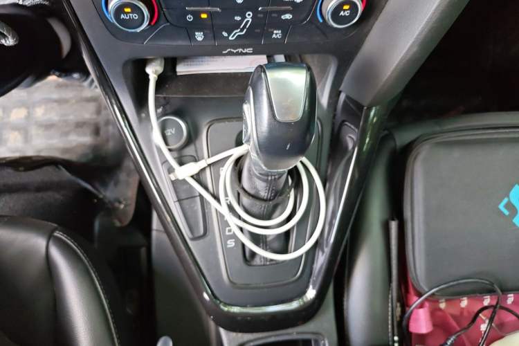 Used Ford Focus 2017 Hatchback EcoBoost 180 Automatic Elite Model Gear Lever