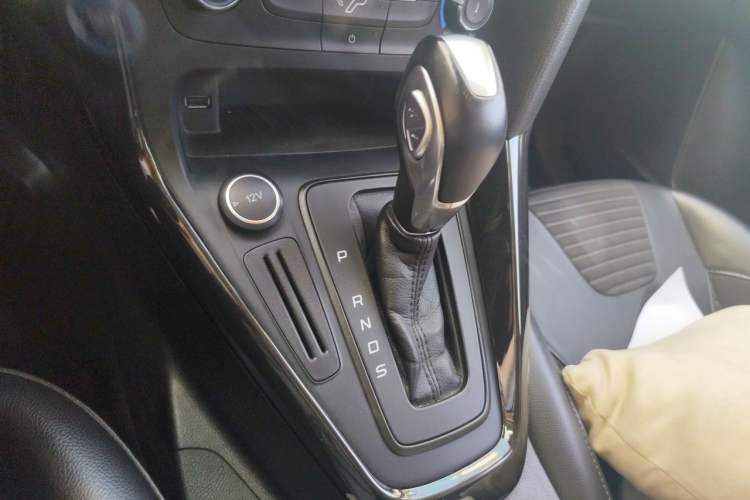 Used Ford Focus 2017 Hatchback 1.6L Automatic Fashion Edition Smart Drive Version Gear Lever