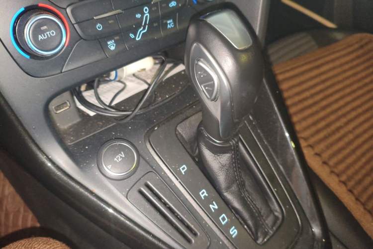 Used Ford Focus 2017 Hatchback 1.6L Automatic Fashion Edition Smart Drive Version Gear Lever