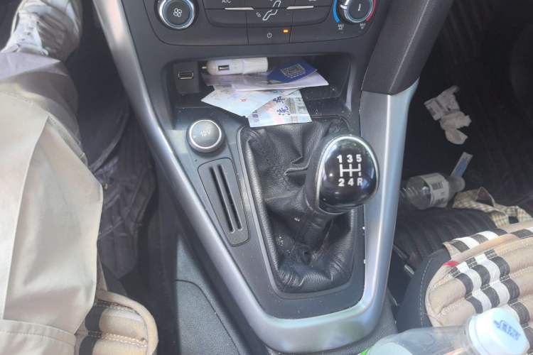 Used Ford Focus 2017 Hatchback 1.6L Manual Comfort Plus SmartDrive Edition Gear Lever
