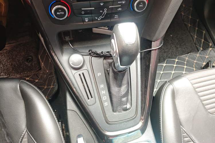 Used Ford Focus 2017 Sedan 1.6L Automatic Fashion Edition Smart Drive Version Gear Lever