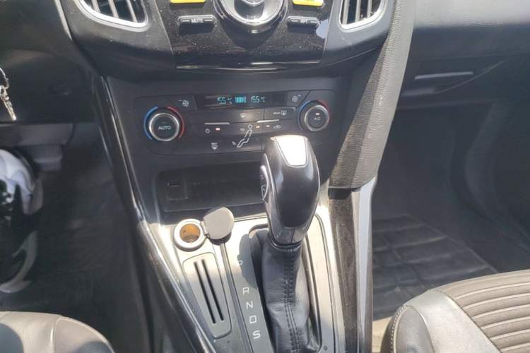 Used Ford Focus 2017 Sedan 1.6L Automatic Fashion Edition Smart Drive Version Gear Lever