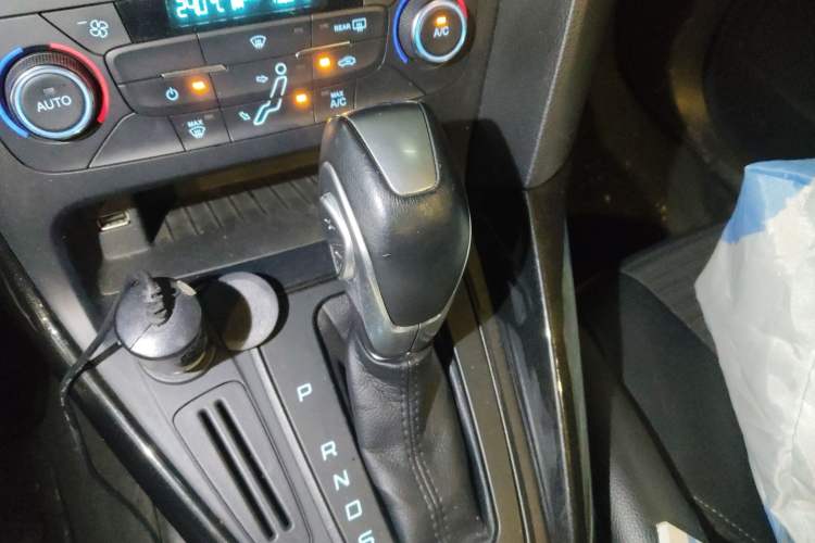 Used Ford Focus 2017 Hatchback 1.6L Automatic Fashion Edition Smart Drive Version Gear Lever