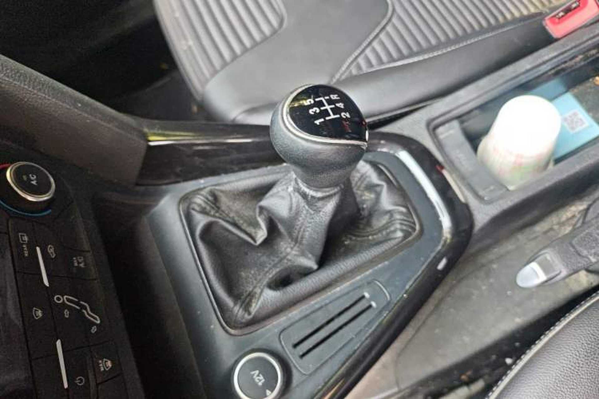 Used Ford Focus 2017 Sedan 1.6L Manual Fashion Edition Smart Drive Version Gear Lever