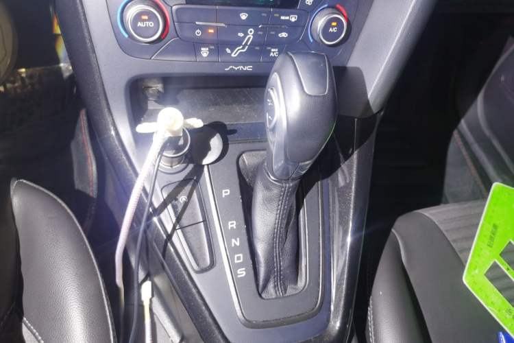 Used Ford Focus 2017 Sedan EcoBoost 180 Automatic Elite Model Gear Lever