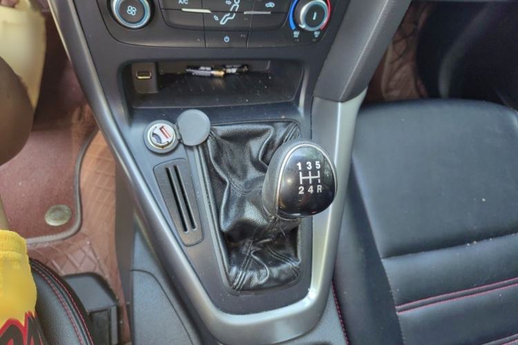 Used Ford Focus 2017 Hatchback 1.6L Manual Comfort Plus SmartDrive Edition Gear Lever