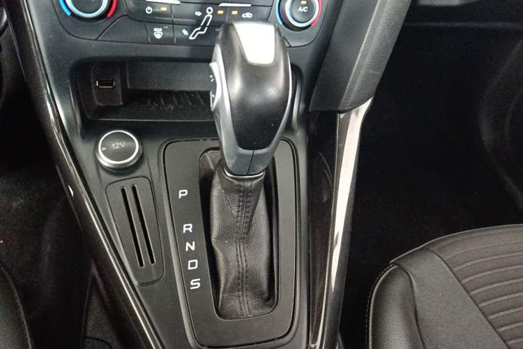 Used Ford Focus 2017 Sedan 1.6L Automatic Fashion Edition Smart Drive Version Gear Lever