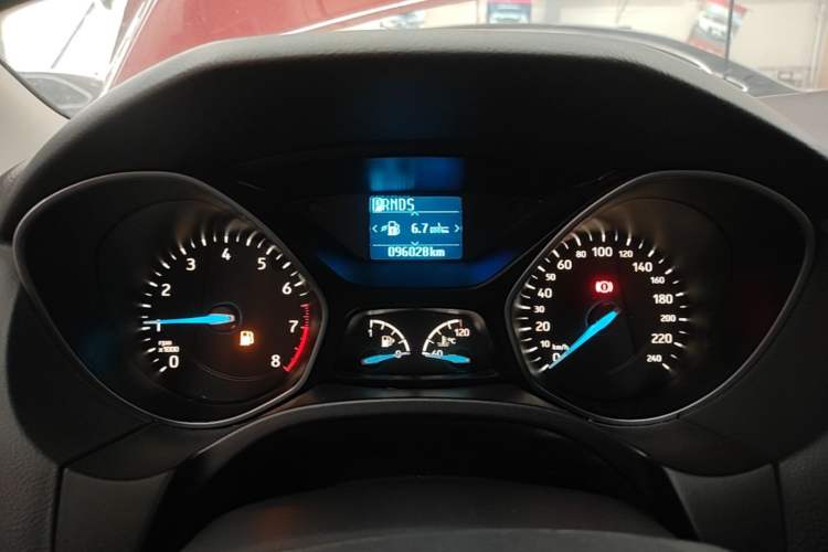 Used Ford Focus 2017 Hatchback EcoBoost 125 Automatic - Ultra-Powerful Style Edition with Smart Drive Features Instrument Cluster