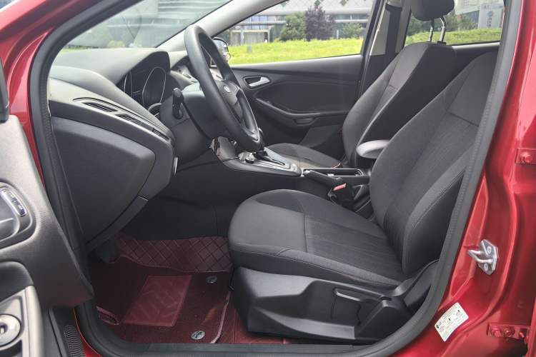 Used Ford Focus 2017 Hatchback 1.6L Automatic Comfort Plus SmartDrive Edition Interior 1