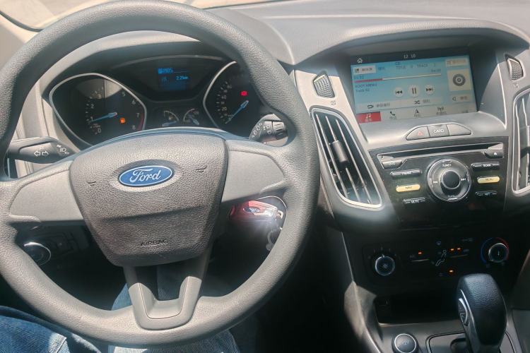 Used Ford Focus 2017 Hatchback 1.6L Automatic Comfort Plus SmartDrive Edition Interior 2