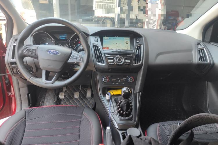Used Ford Focus 2017 Sedan EcoBoost 125 Manual – Ultra-Style Edition with SmartDrive Features Interior 2
