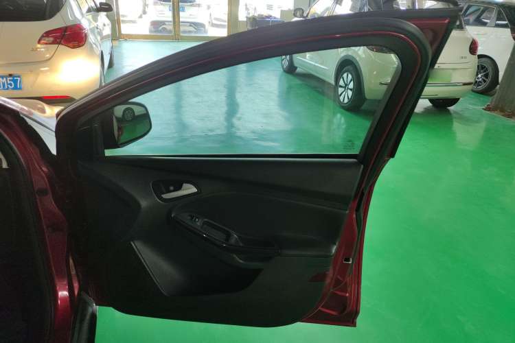 Used Ford Focus 2017 Hatchback 1.6L Automatic Fashion Edition Smart Drive Version Interior 2