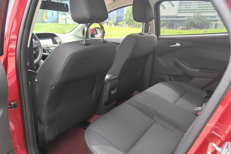 Used Ford Focus 2017 Hatchback 1.6L Automatic Comfort Plus SmartDrive Edition Interior 3