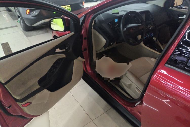 Used Ford Focus 2017 Sedan 1.6L Automatic Comfort Plus SmartDrive Edition Interior 3