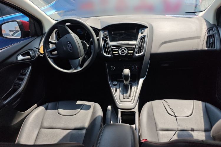 Used Ford Focus 2017 Hatchback 1.6L Automatic Comfort Plus SmartDrive Edition Interior 3