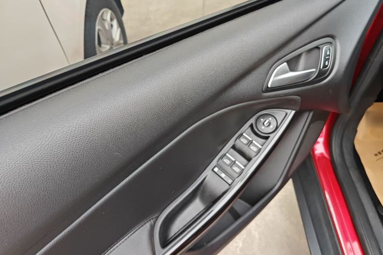 Used Ford Focus 2017 Sedan 1.6L Automatic Fashion Edition Smart Drive Version Interior 4