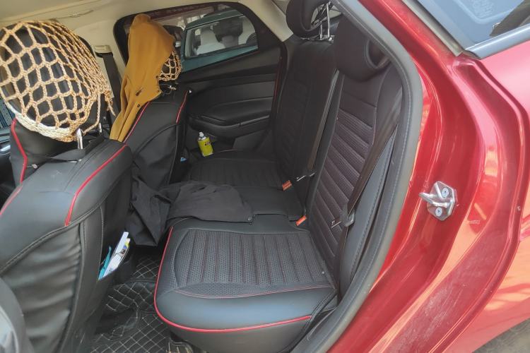 Used Ford Focus 2017 Sedan EcoBoost 125 Manual – Ultra-Style Edition with SmartDrive Features Interior 4