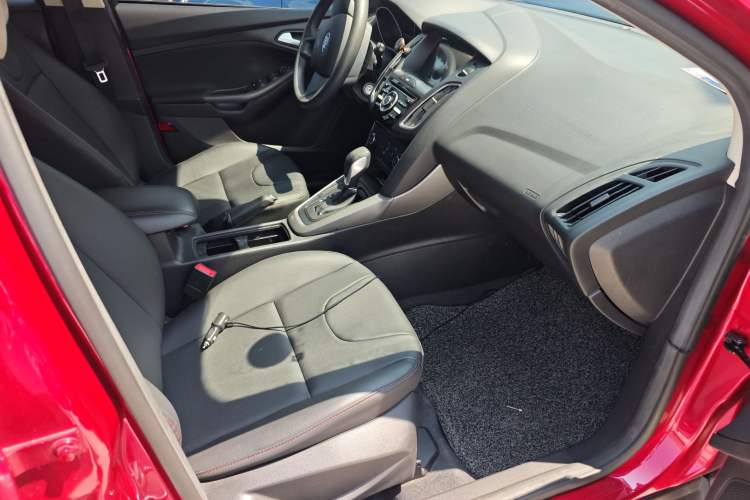 Used Ford Focus 2017 Hatchback 1.6L Automatic Comfort Plus SmartDrive Edition Interior 4