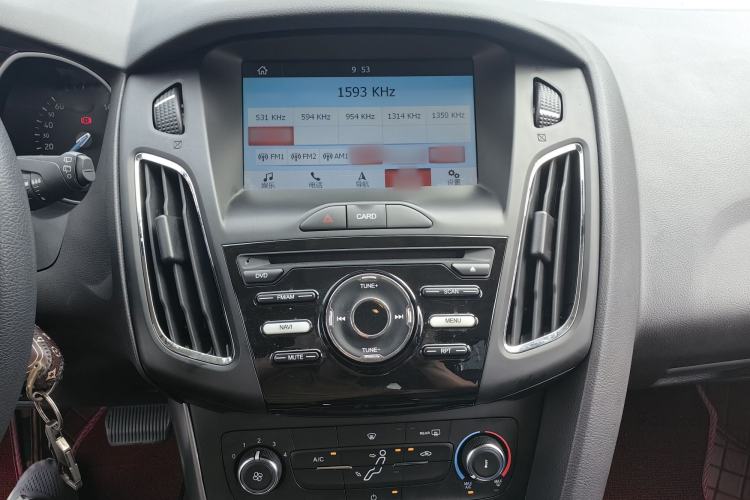 Used Ford Focus 2017 Hatchback 1.6L Automatic Comfort Plus SmartDrive Edition Interior 5