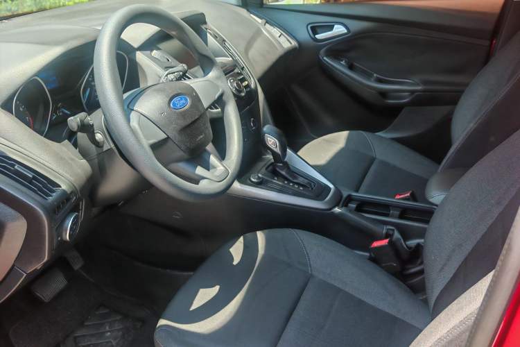 Used Ford Focus 2017 Hatchback 1.6L Automatic Comfort Plus SmartDrive Edition Interior 6