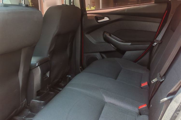 Used Ford Focus 2017 Hatchback 1.6L Automatic Comfort Plus SmartDrive Edition Interior 7