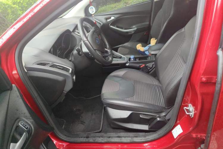 Used Ford Focus 2017 Hatchback EcoBoost 180 Automatic Sport Model Left Front Seat