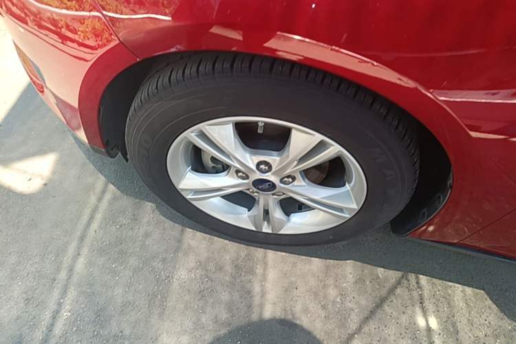 Used Ford Focus 2017 Hatchback 1.6L Automatic Comfort Plus SmartDrive Edition Left Front Wheel Hub