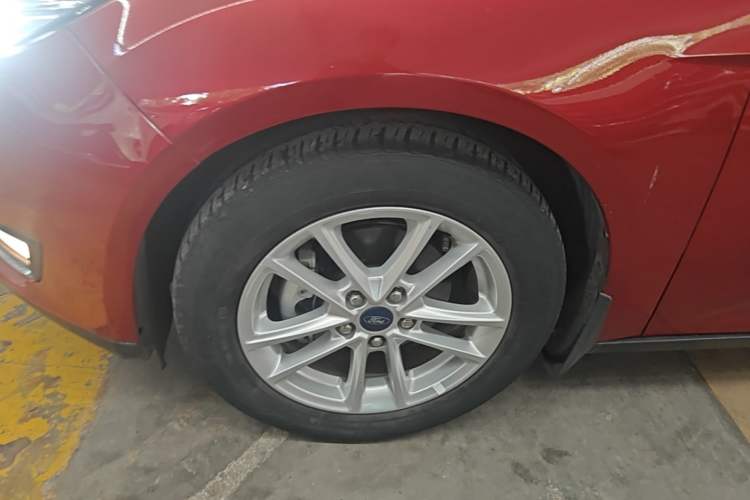 Used Ford Focus 2017 Sedan 1.6L Automatic Fashion Edition Smart Drive Version Left Front Wheel Hub
