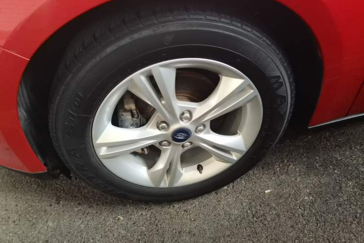 Used Ford Focus 2017 Sedan 1.6L Automatic Comfort Plus SmartDrive Edition Left Front Wheel Hub