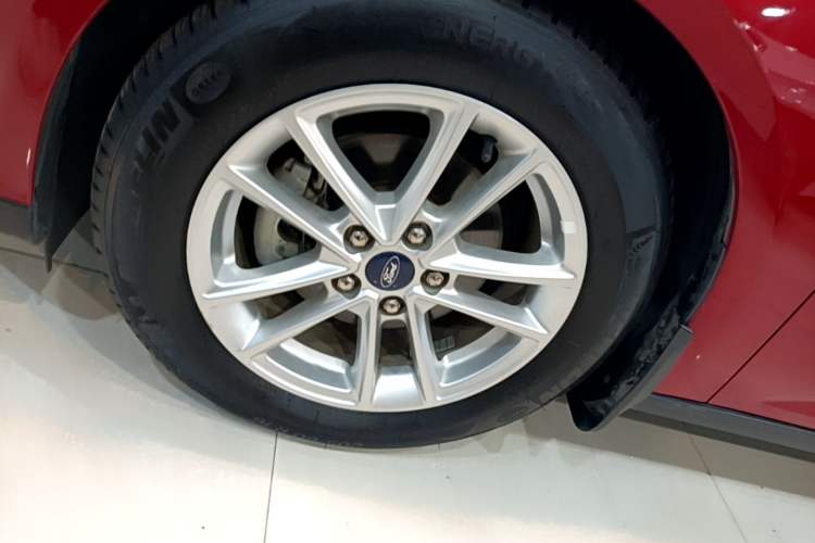 Used Ford Focus 2017 Hatchback EcoBoost 180 Automatic Elite Model Left Front Wheel Hub