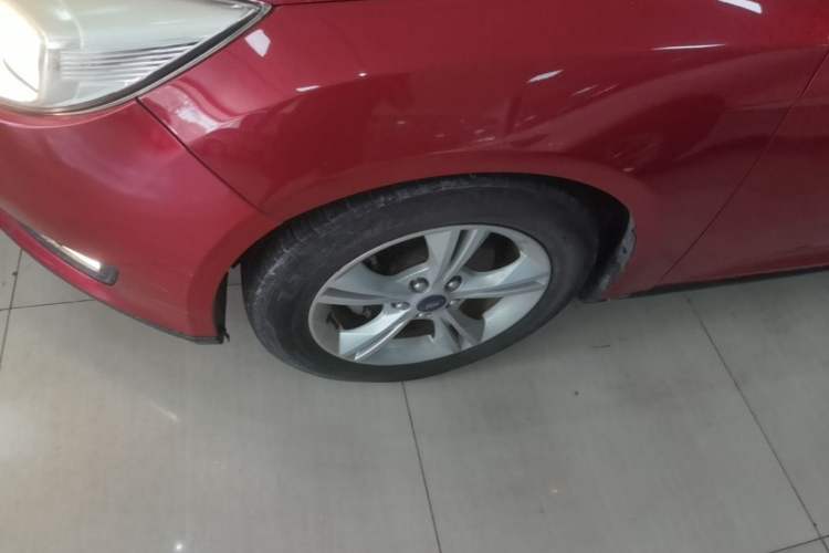 Used Ford Focus 2017 Sedan 1.6L Automatic Comfort Plus SmartDrive Edition Left Front Wheel Hub