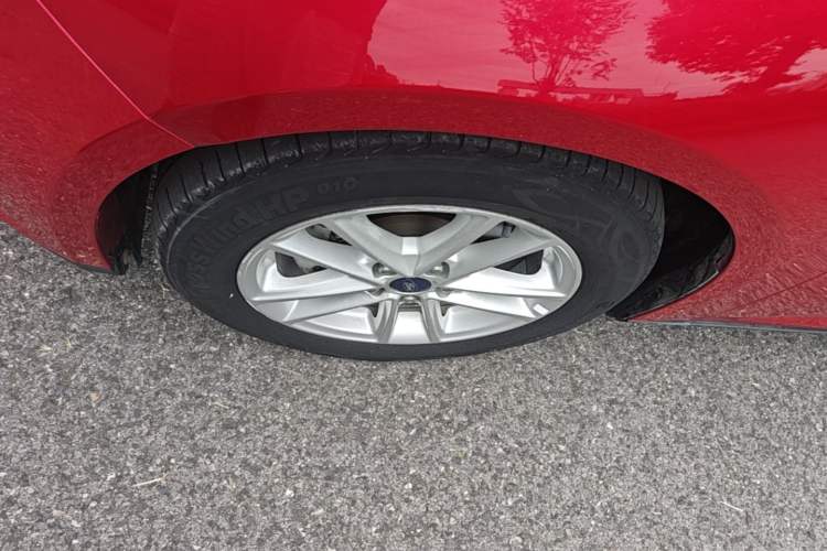 Used Ford Focus 2017 Sedan 1.6L Automatic Fashion Edition Smart Drive Version Left Front Wheel Hub