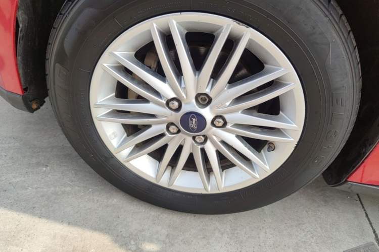 Used Ford Focus 2017 Sedan EcoBoost 180 Automatic Flagship Model Left Front Wheel Hub