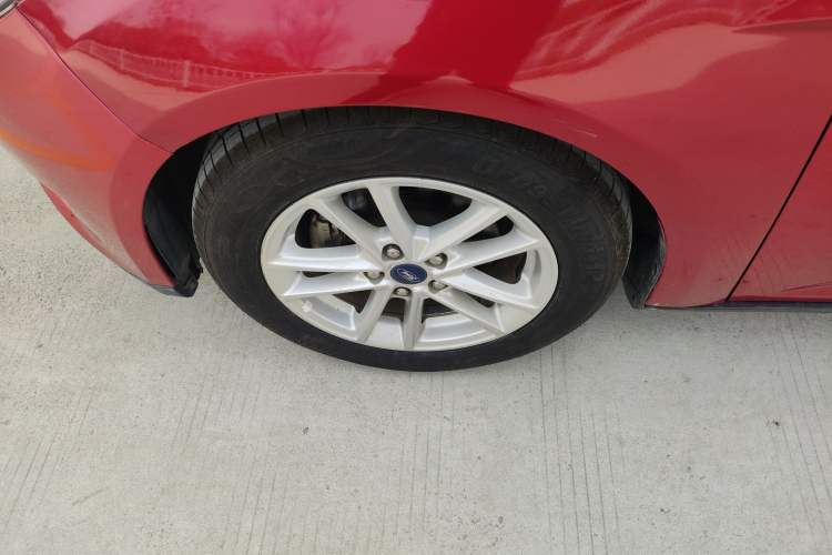 Used Ford Focus 2017 Sedan EcoBoost 180 Automatic Elite Model Left Front Wheel Hub