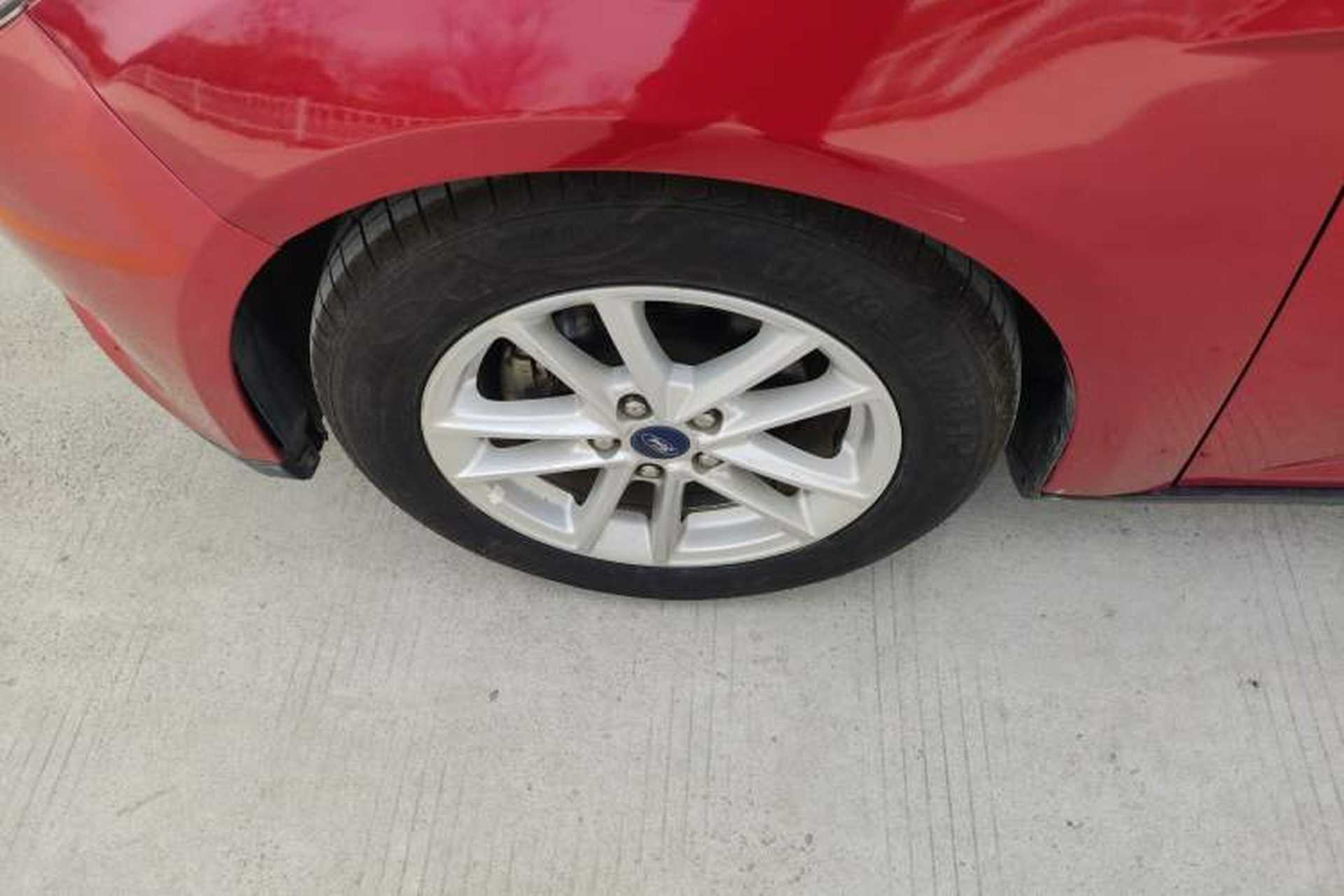 Used Ford Focus 2017 Sedan EcoBoost 180 Automatic Elite Model Left Front Wheel Hub