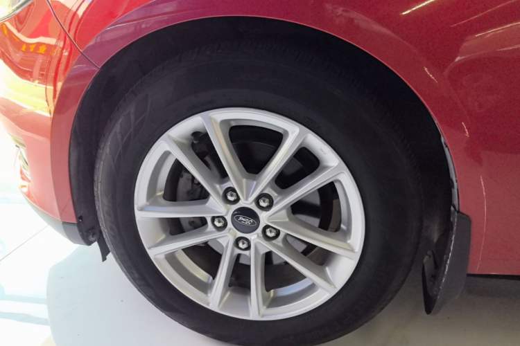 Used Ford Focus 2017 Hatchback 1.6L Automatic Fashion Edition Smart Drive Version Left Front Wheel Hub