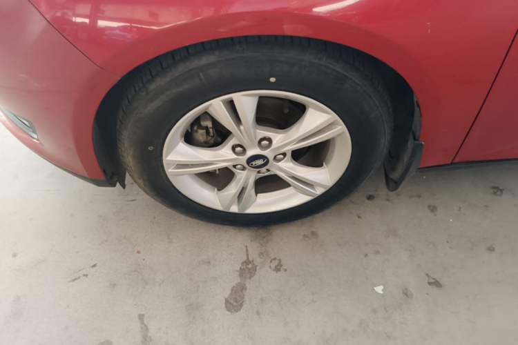 Used Ford Focus 2017 Hatchback 1.6L Automatic Comfort Plus SmartDrive Edition Left Front Wheel Hub