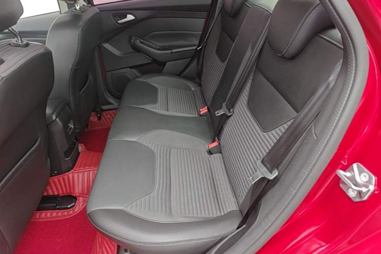 Used Ford Focus 2017 Sedan 1.6L Automatic Fashion Edition Smart Drive Version Left Rear Seat