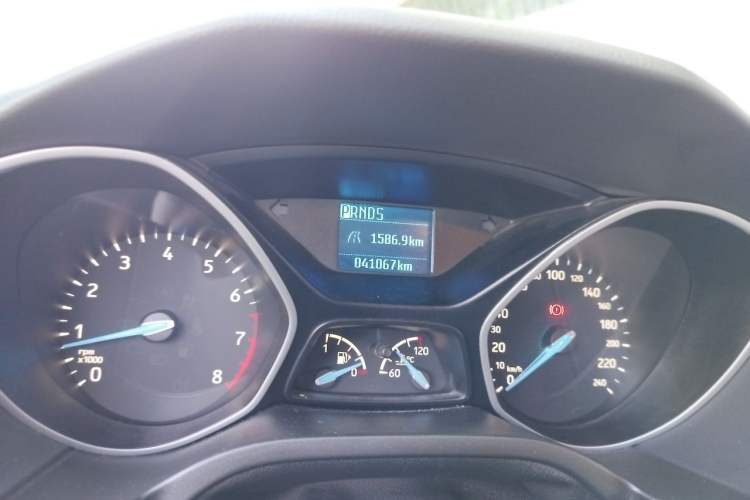 Used Ford Focus 2017 Sedan 1.6L Automatic Comfort Plus SmartDrive Edition Odometer Close Up