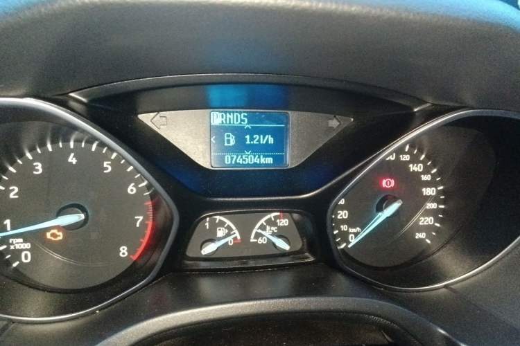 Used Ford Focus 2017 Hatchback 1.6L Automatic Fashion Edition Smart Drive Version Odometer Close Up